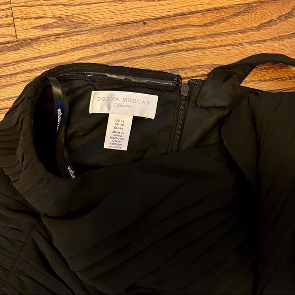 Donna Morgan Chiffon Gown - Picture 6 of 8